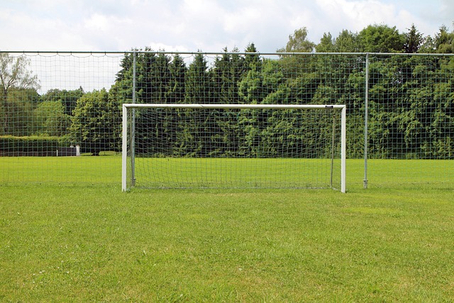 Fodboldmål og sikkerhed: Hvordan undgår vi skader på banen?